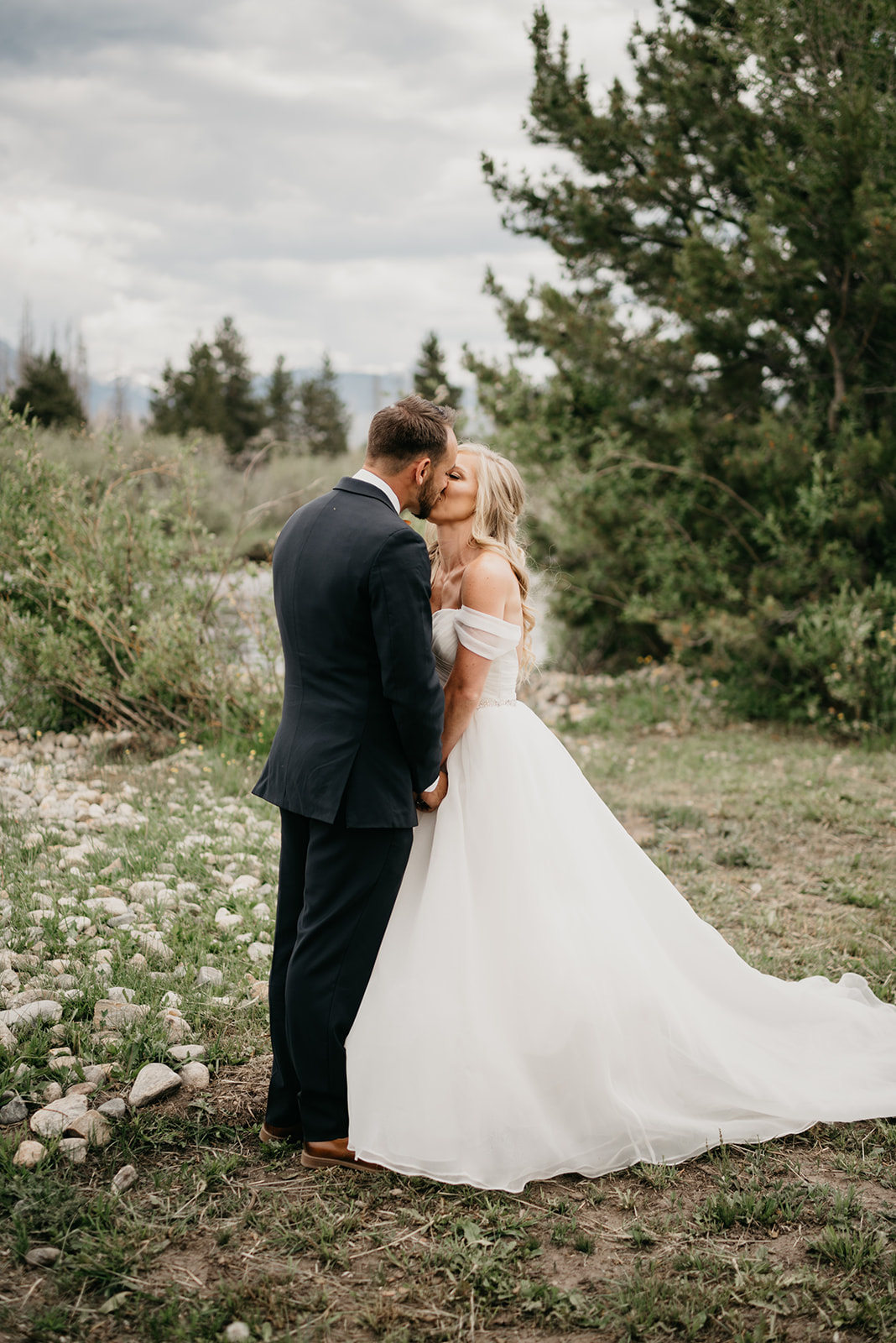 Couple kissing before their Grand Lake, CO wedding