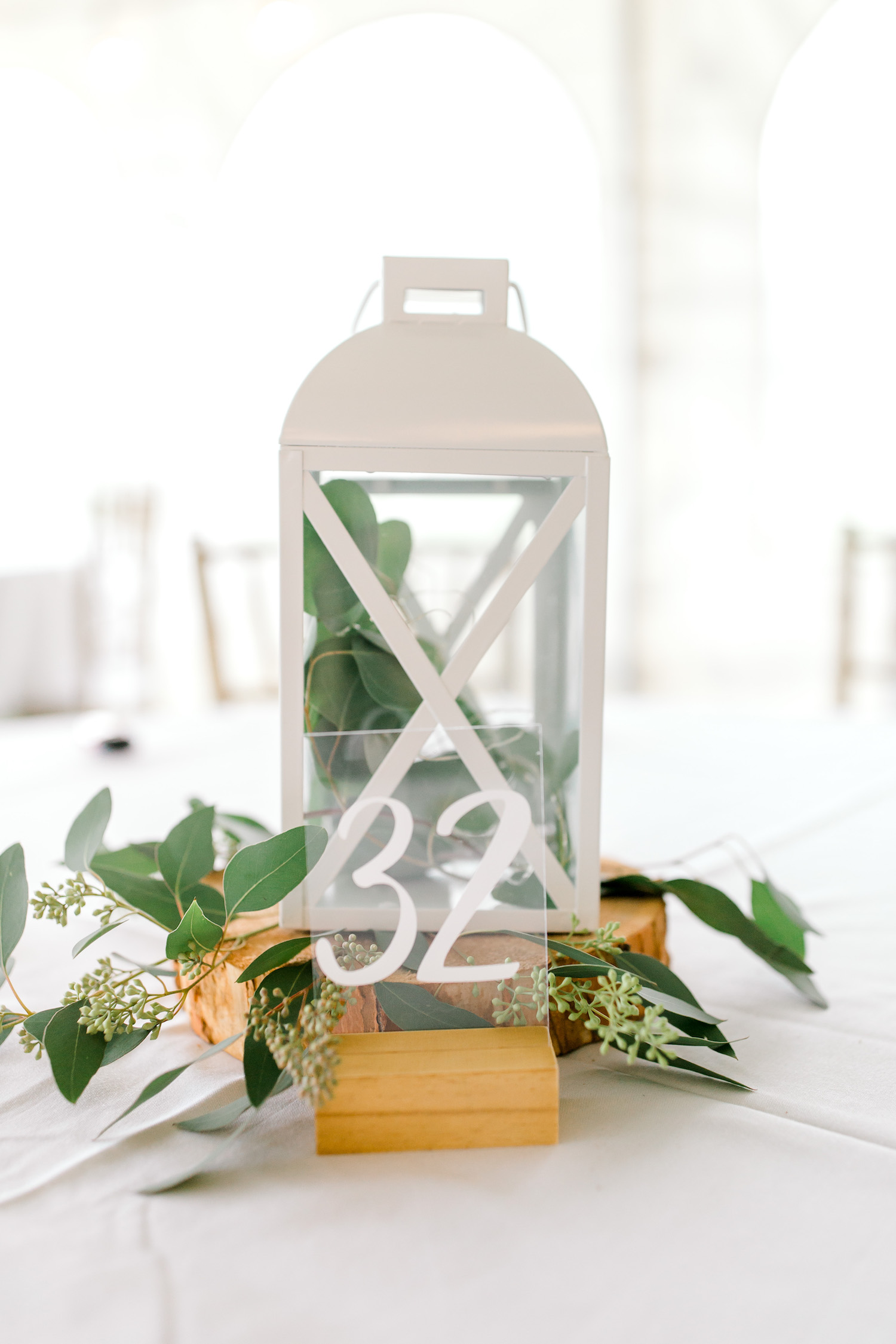 Table number and lamp decor
