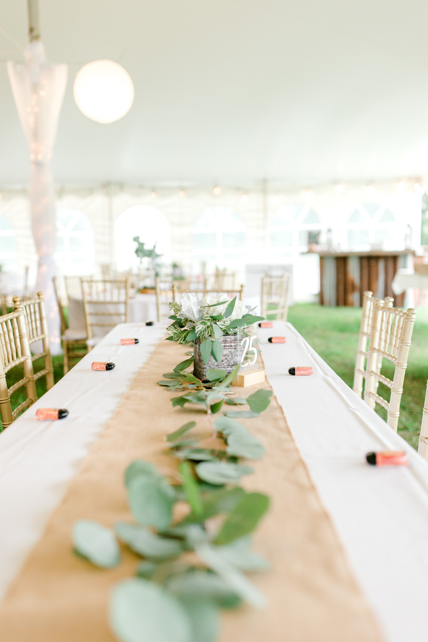 Table decor and florals of Wallinwood Springs Golf Course wedding