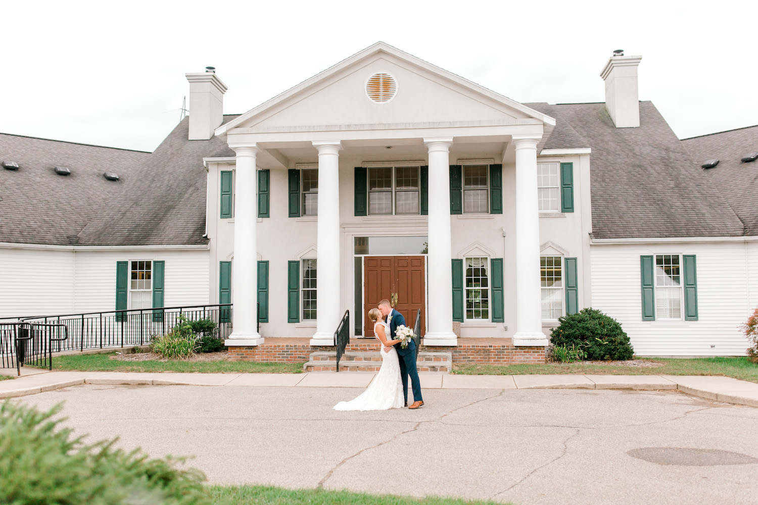 Bride and groom kissing at Wallinwood Springs Golf Course wedding