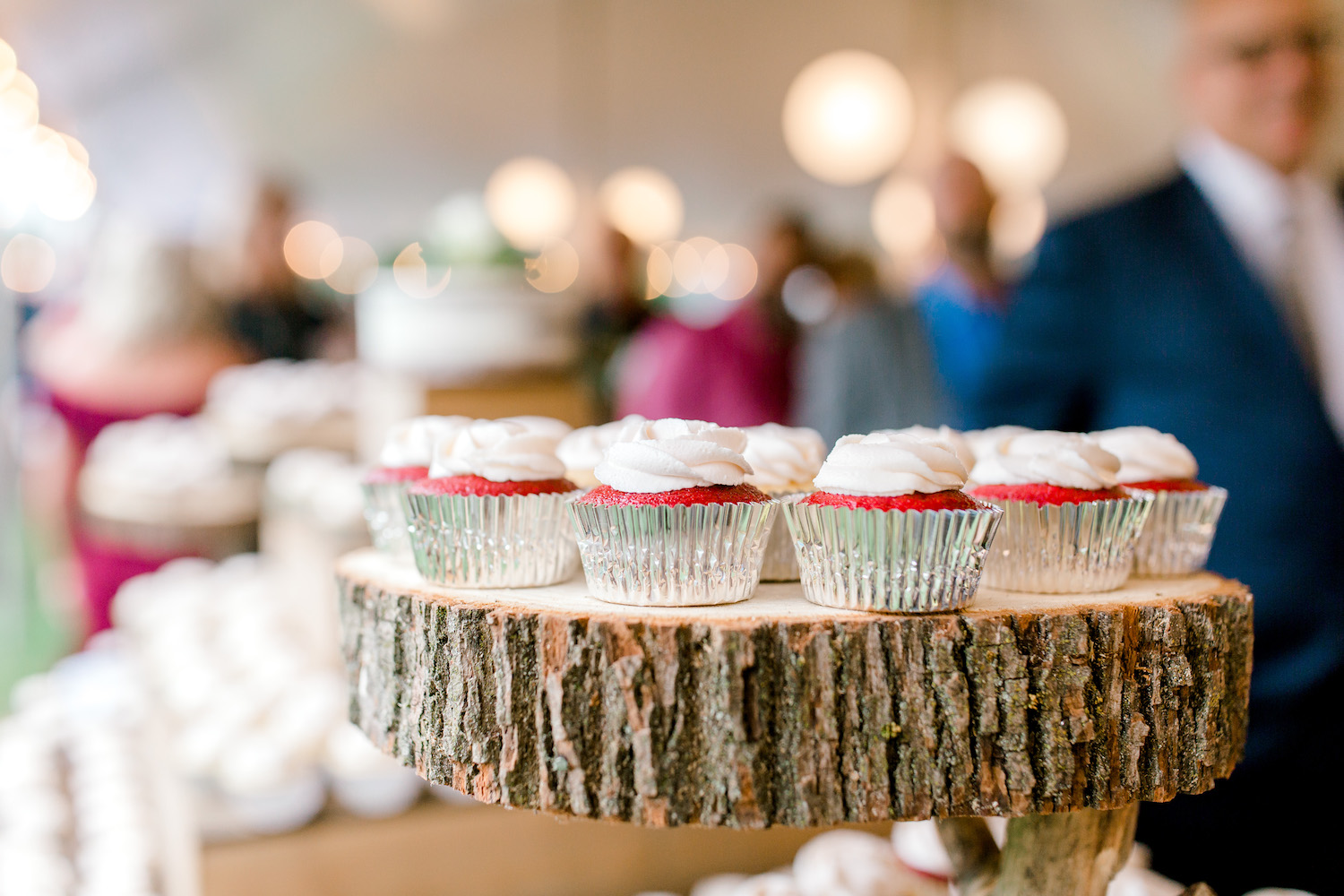 Wallinwood Springs Golf Course wedding cupcakes on stand