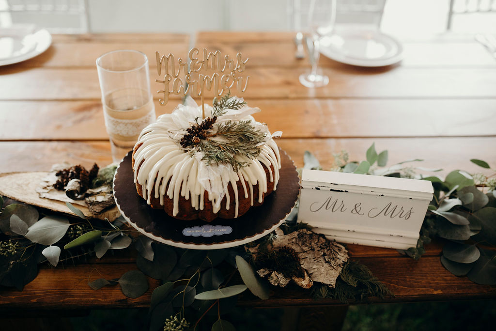 Bundt cake next to mr & mrs sign for Frankfort, IL Wedding