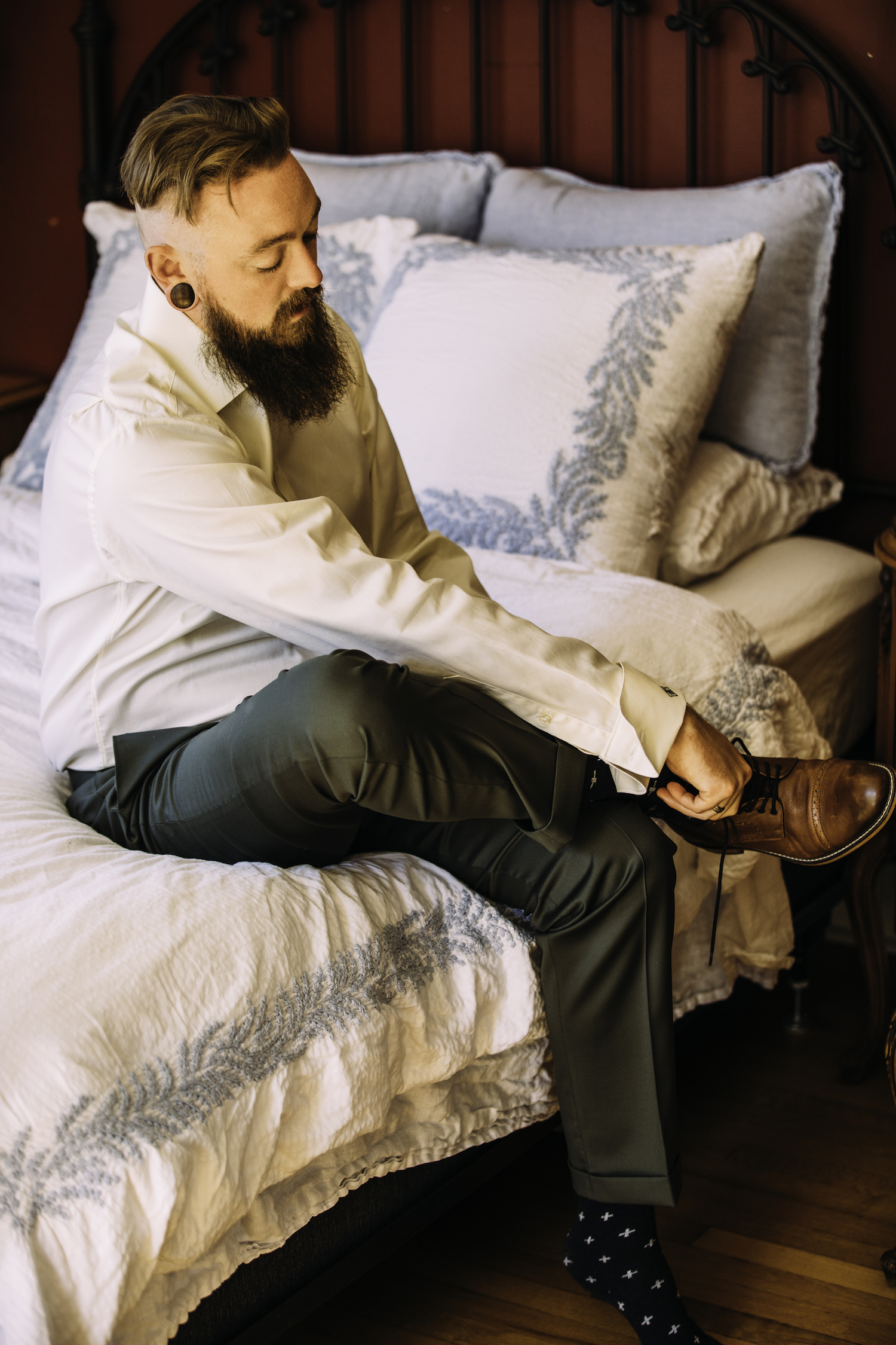 Groom getting ready for Grand Rapids Backyard wedding