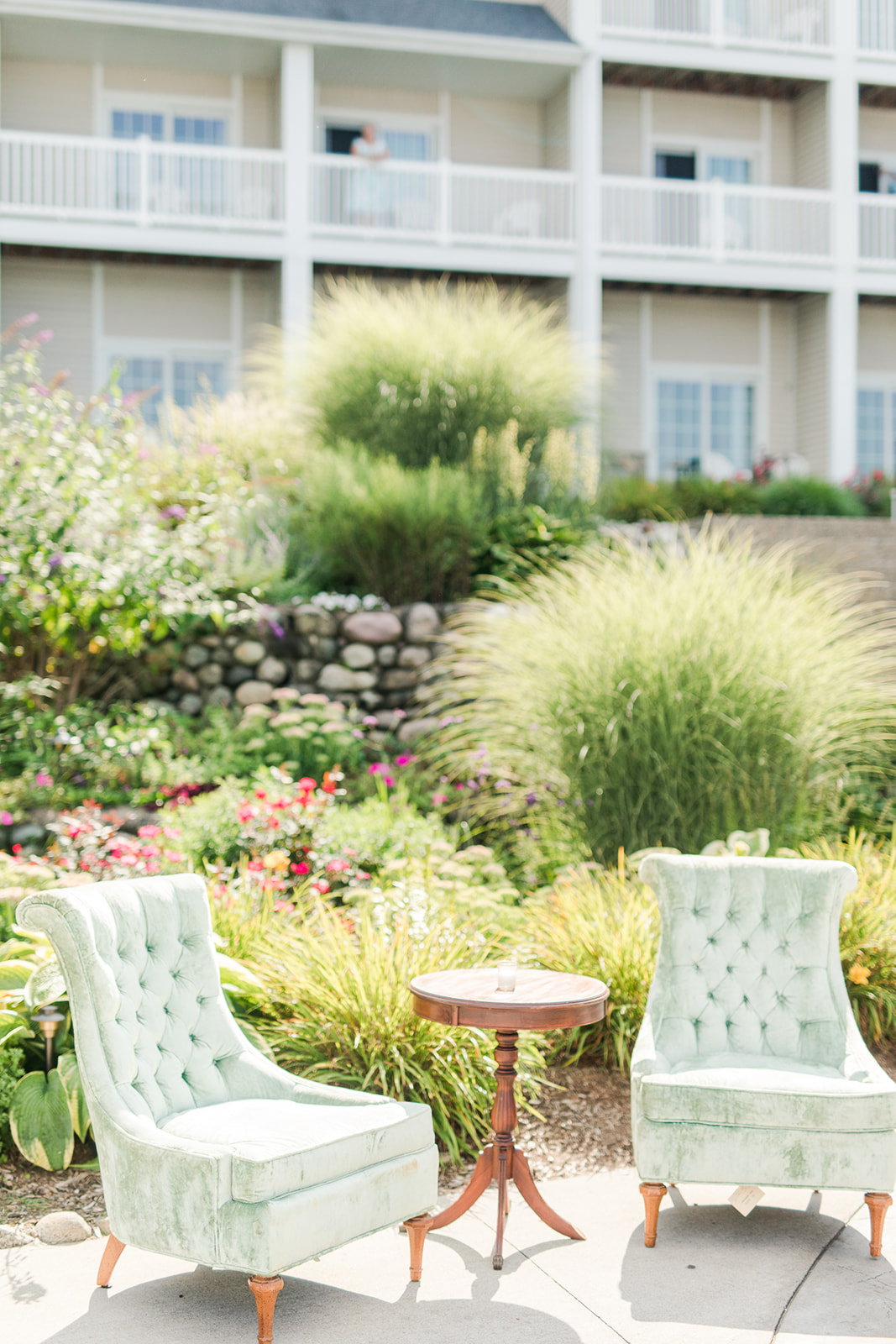 Vintage soft seating during a Bay Pointe Inn wedding in Shelbyville, Michigan