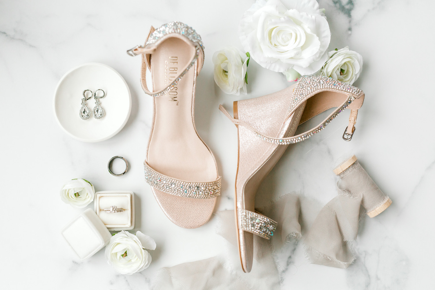 Brides shoes and jewelry
